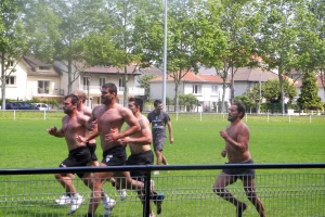 Les trois quarts en pleine séance d'endurance. C'est la reprise pour les joueurs du CA Brive